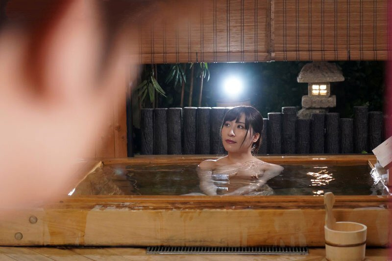 JUQ-166 温泉入浴中に義母とセックス