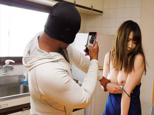 Cô vợ dâm và tên trộm da đen may mắn