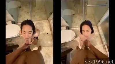 หญิงสาวดูดไก่ในห้องน้ำ