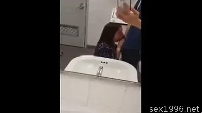 The corner takes advantage of beautiful girls to suck cock everywhere