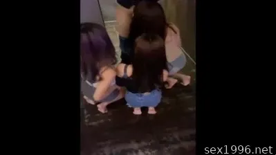 极其放荡的中国女孩进行群交